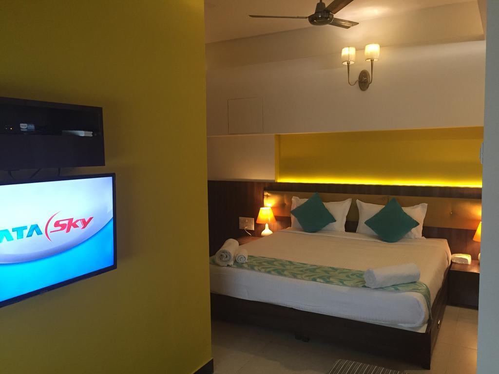 Luxtay Suites Bangalore Room photo